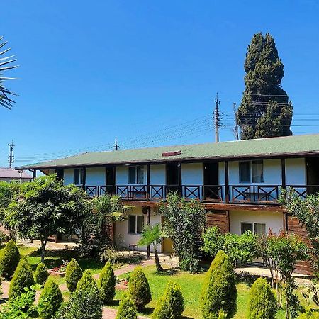 Guest House Alashara Pizunda Exterior photo